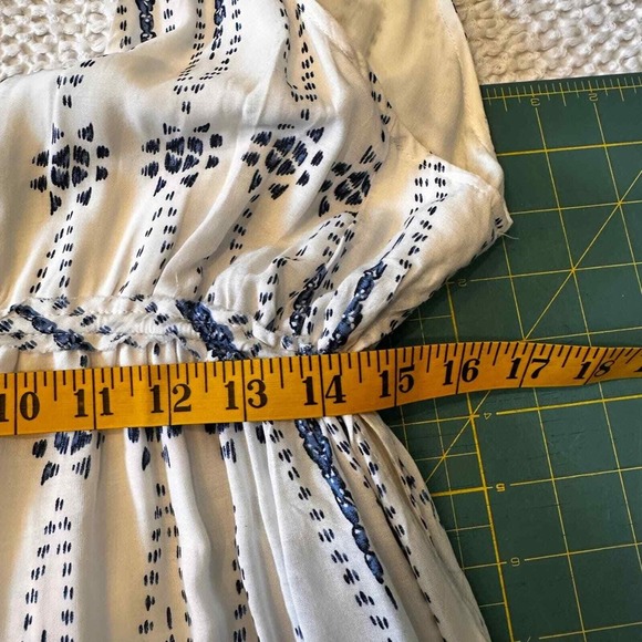 Hommage White Blue Print Maxi Dress V Neck Tie Waist Sleeveless Resortwear - Picture 13 of 14